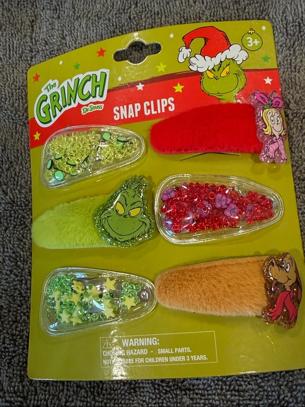 NWT Grinch Hair Set Detangler Brush and Set of 6 Hair Clips